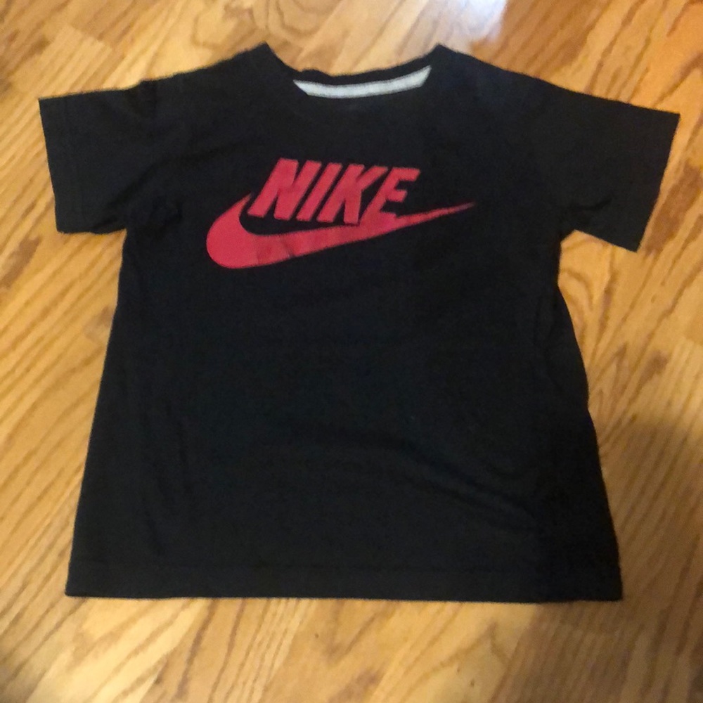 Boys Nike shirt without tags